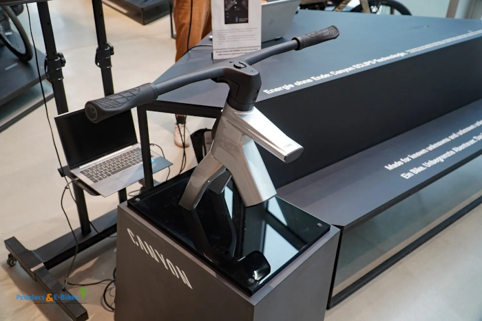 Canyon Bicycle with integrated V2X cube:nano